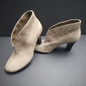 Aerosoles Winterstrole Ladies Size 7M Tan w/ Black Heels & Soles Heeled Booties